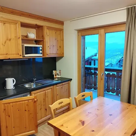 Daire Pleasant Near Slope