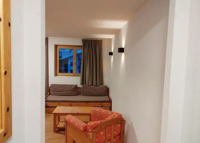 Daire Pleasant Near Slope